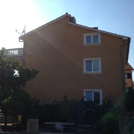 Apartment Aleksandra Malinska Exterior photo