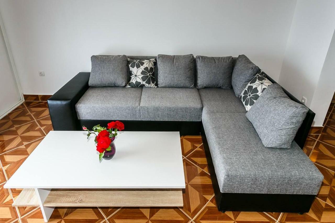Aleksandra Apartment