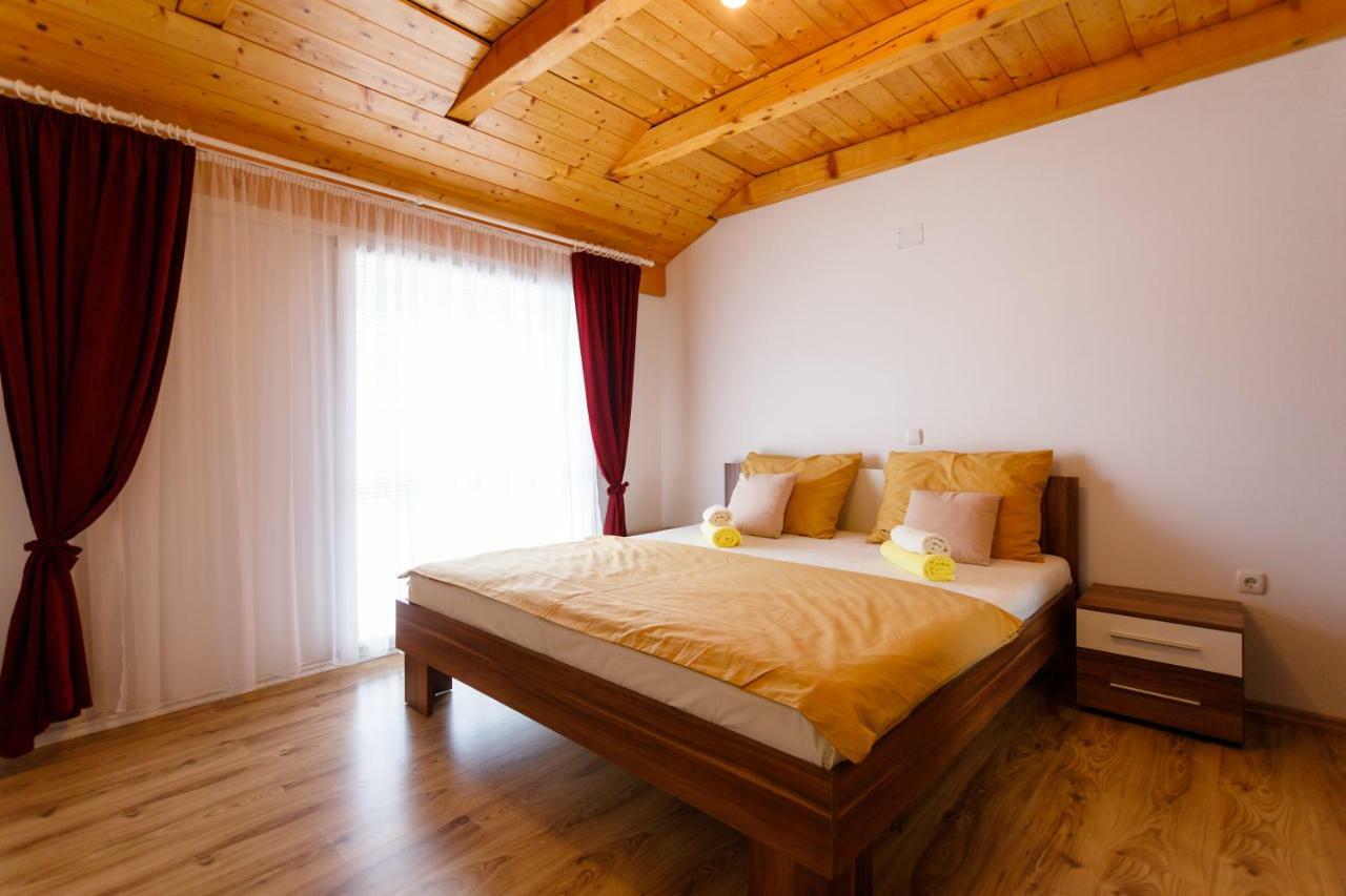 Aleksandra Apartment