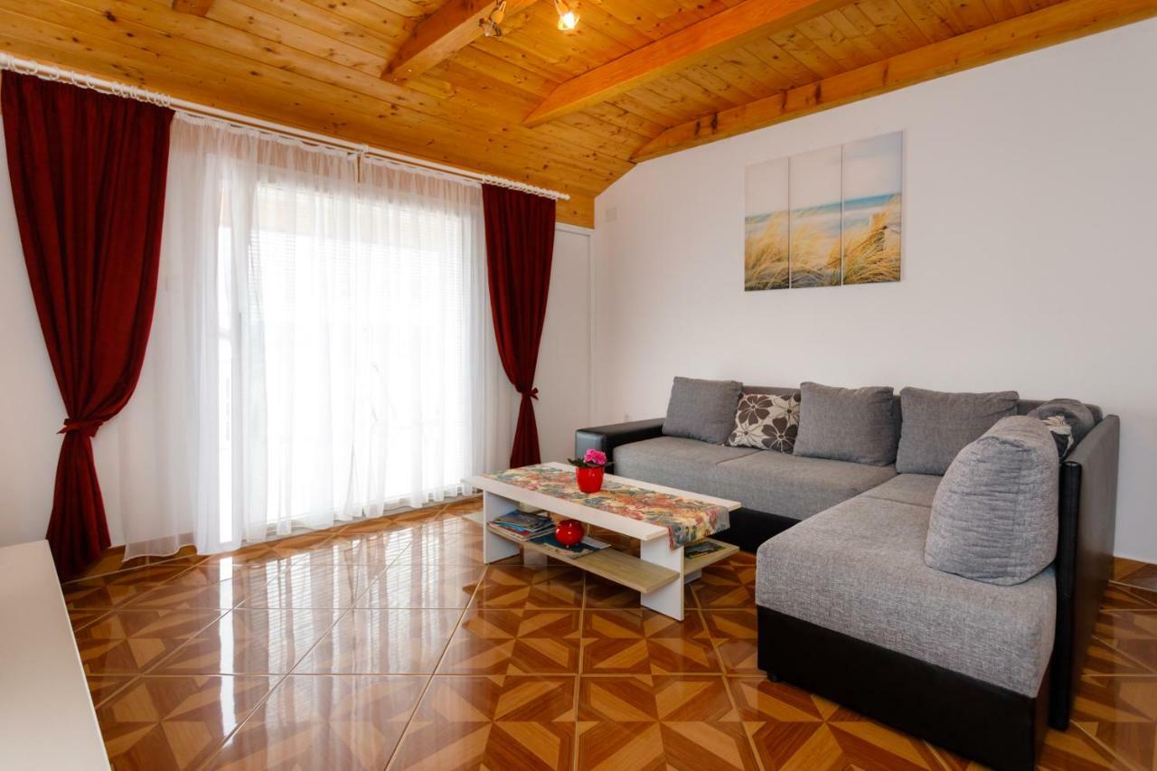 Apartment Aleksandra *