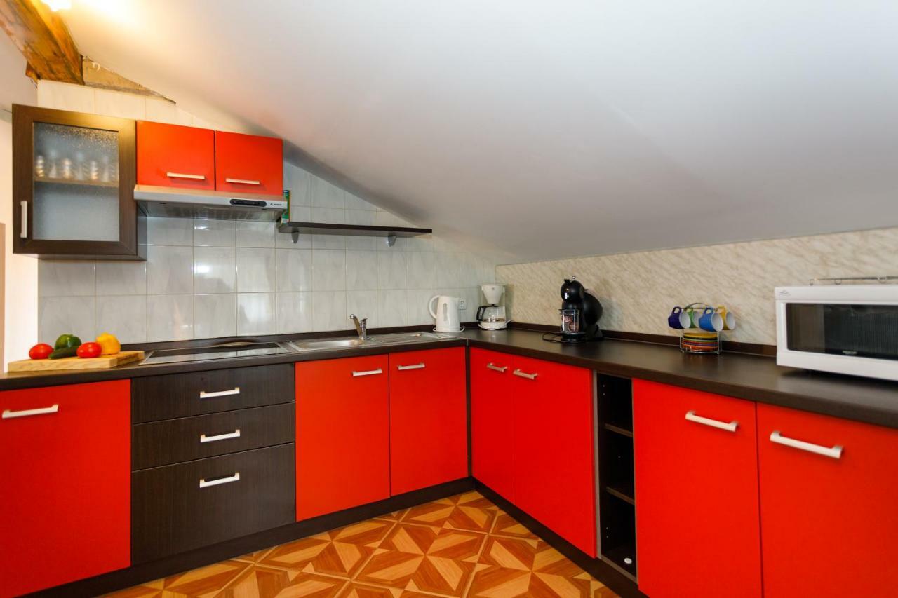 Aleksandra Apartment *